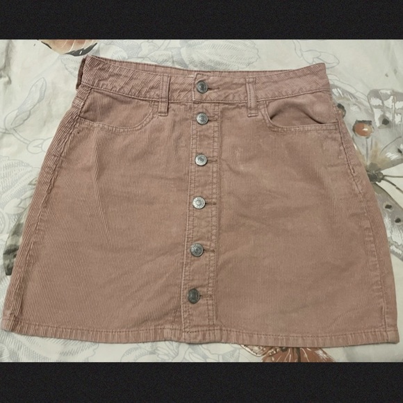 Adorable Pacsun Mini Skirt - Perfect for Summer!!! - Picture 1 of 3